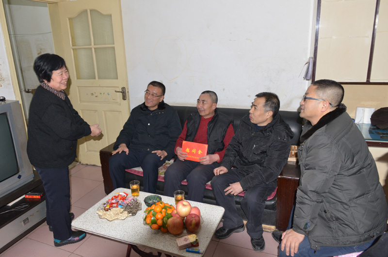 我院开展迎新春送温暖走访慰问活动(图3) 我院开展迎新春送温暖走访慰问活动(图3)